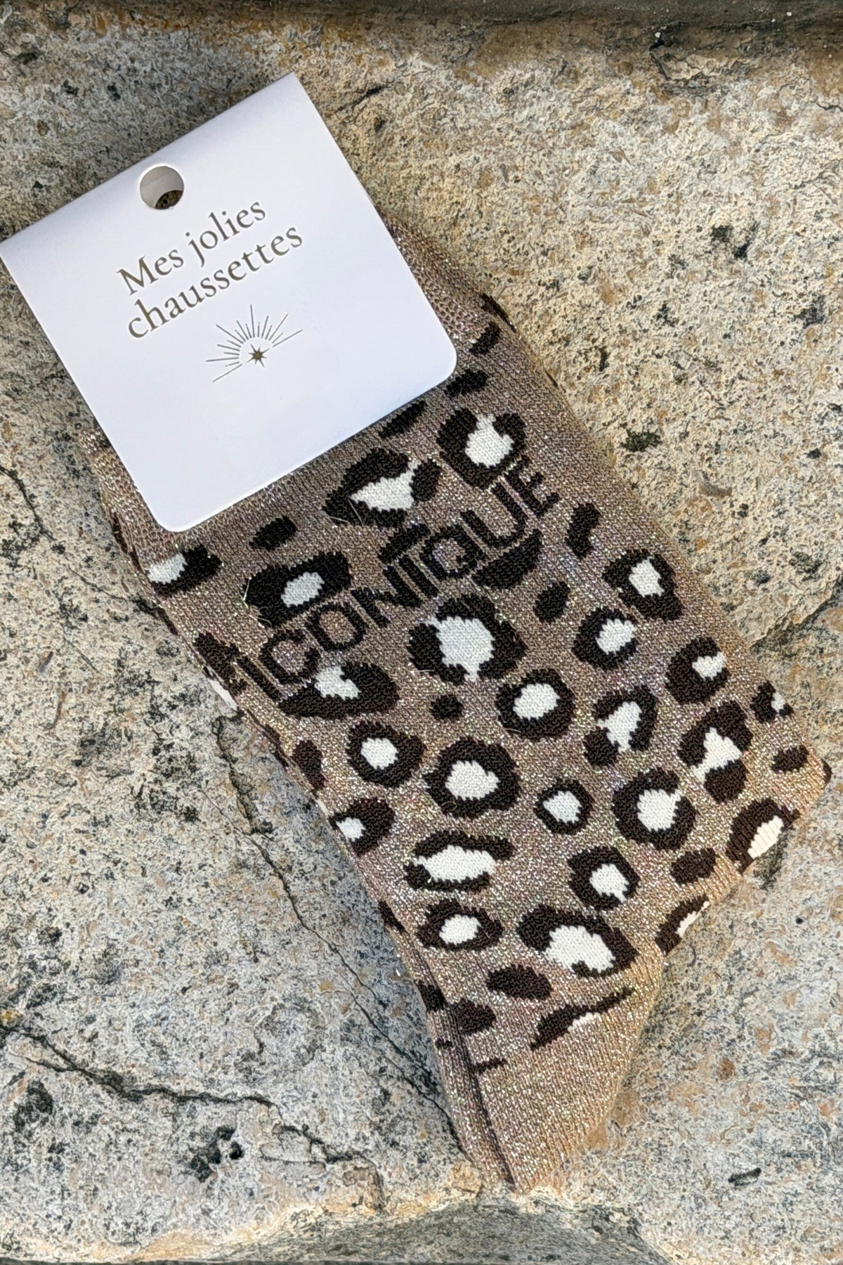 Chaussettes brillantes dorées marron glace motif léopard message Iconique