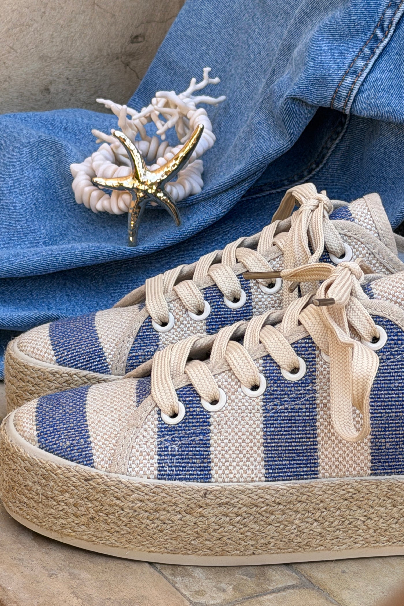 Chaussures en tissu style tennis rayures bleues semelle corde