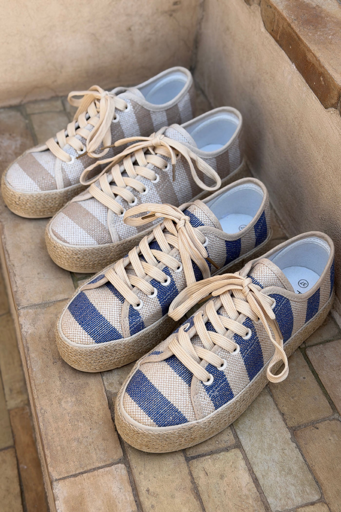 Chaussures en tissu style tennis rayures bleues semelle corde