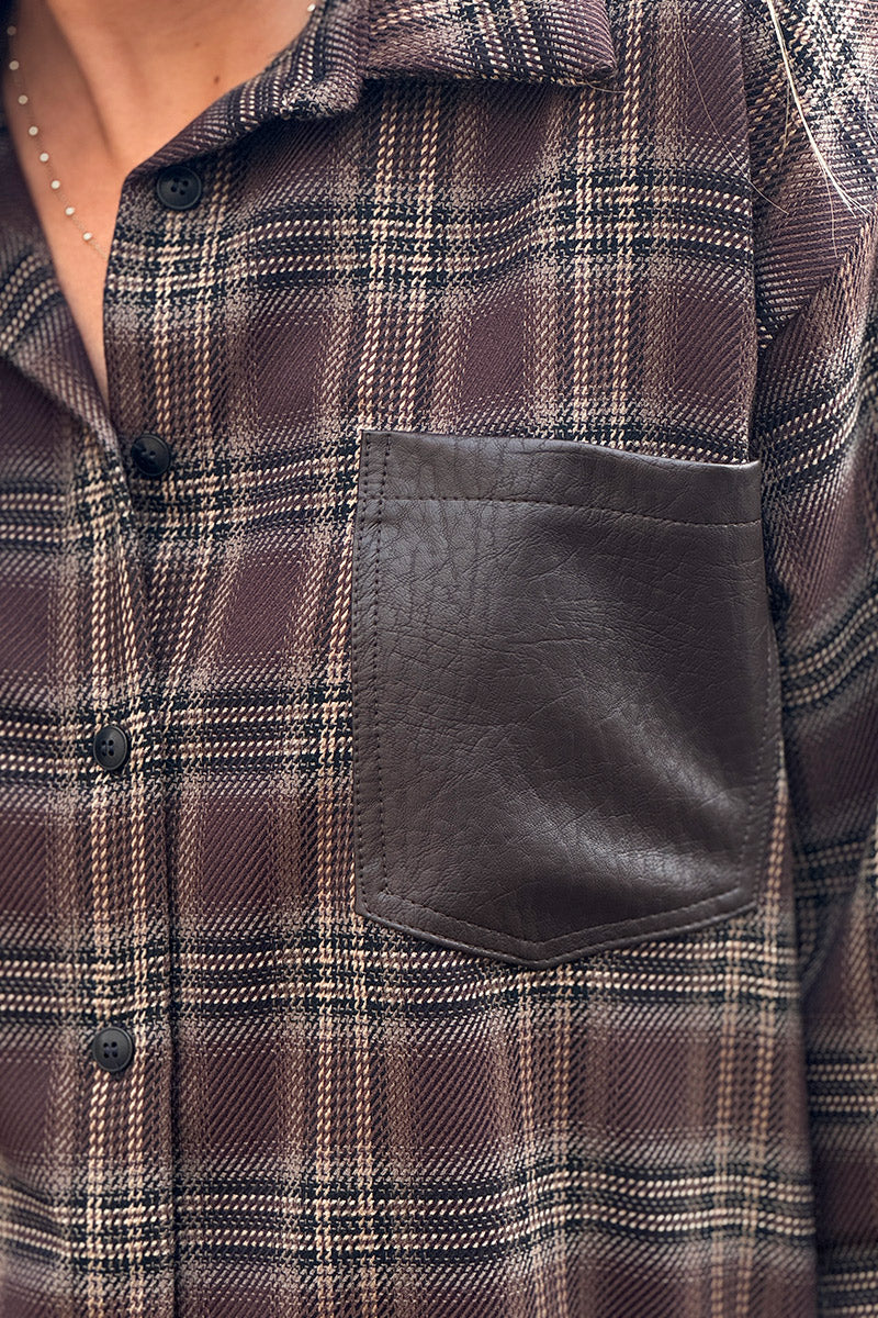 Chemise à carreaux écossais marron style bucheron poche simili