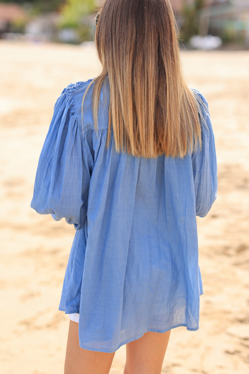 Chemise bleu jean légère col smocké relief effet froissé