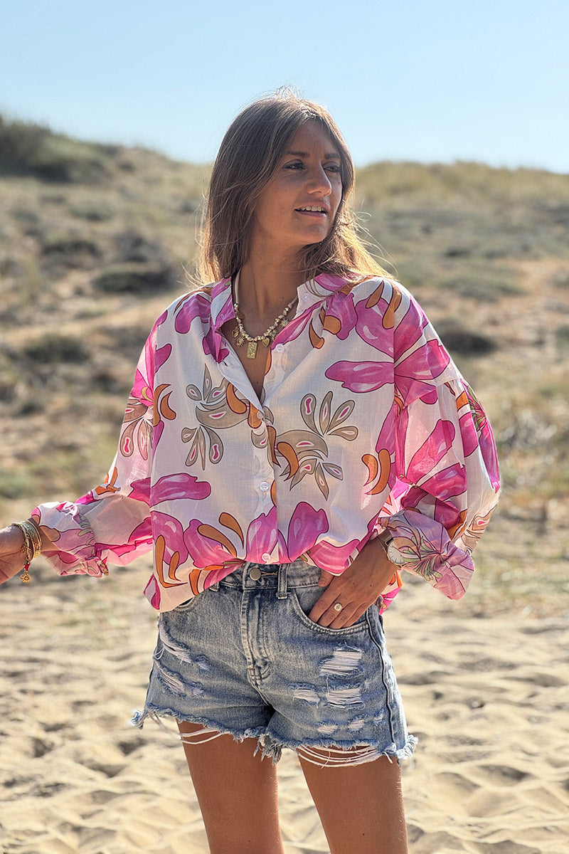 Chemise blanche en coton imprimé fleurs tropicales fuchsia