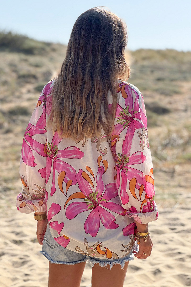 Chemise blanche en coton imprimé fleurs tropicales fuchsia