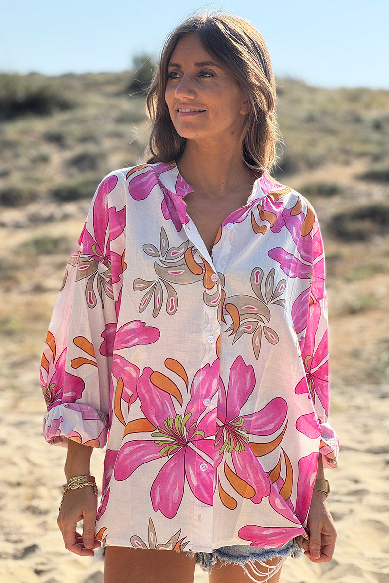 Chemise blanche en coton imprimé fleurs tropicales fuchsia