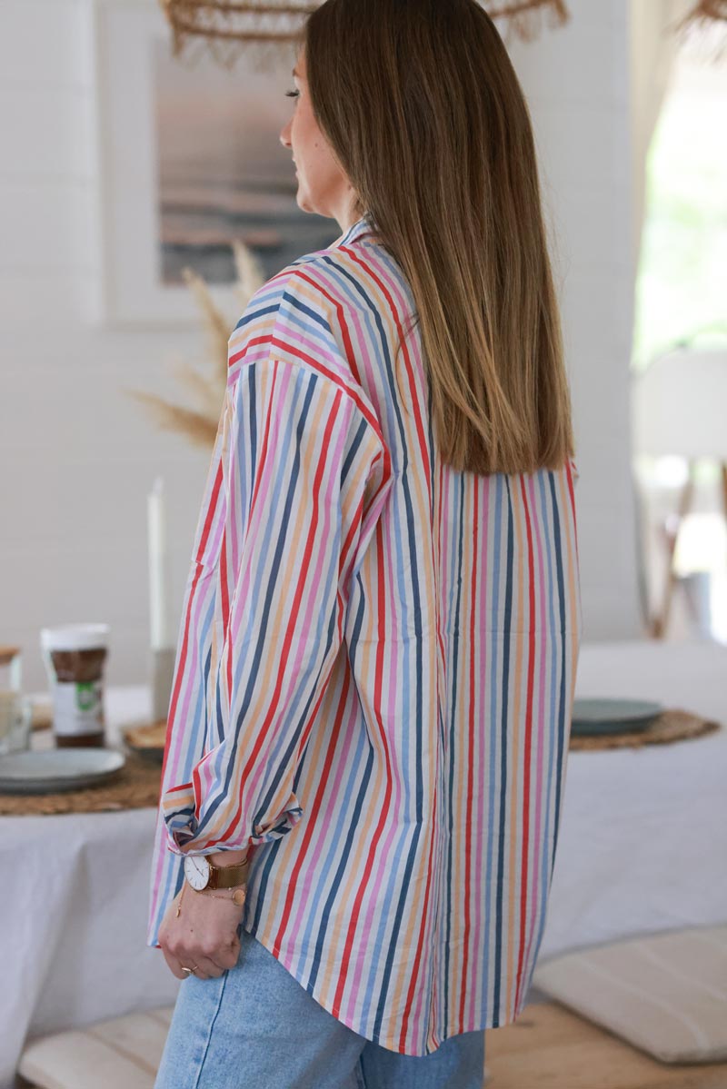 Chemise blanche en coton rayures verticales bleu rose orange