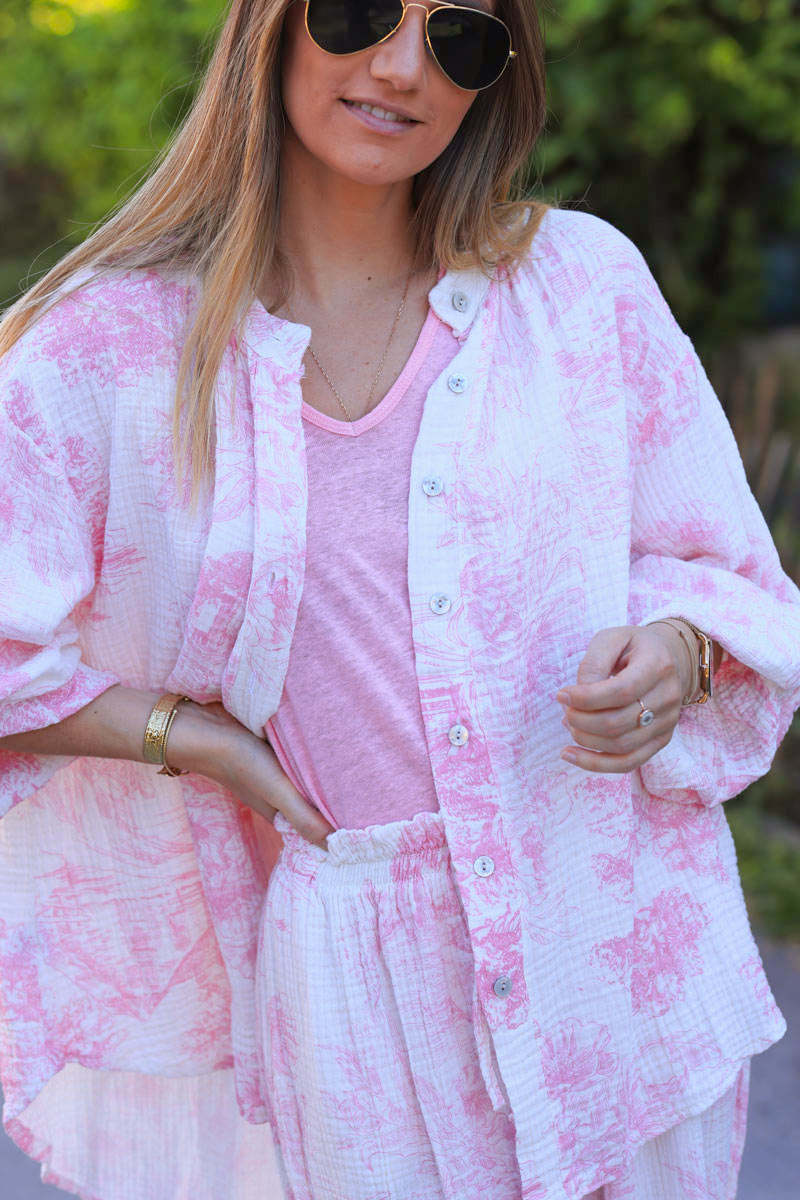 Camisa de gasa de algodón blanca con botones nacarados y estampado toile de jouy rosa
