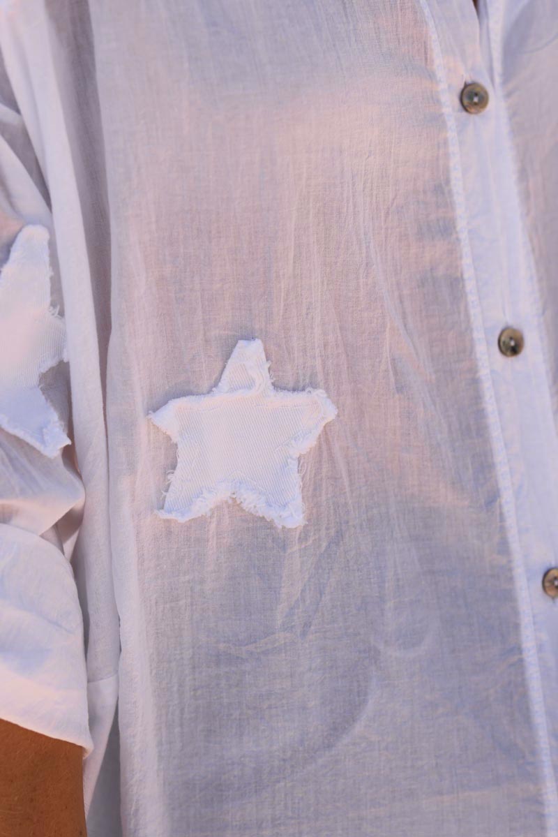 Camisa blanca de gasa de algodón con bordado de estrellas denim destroy