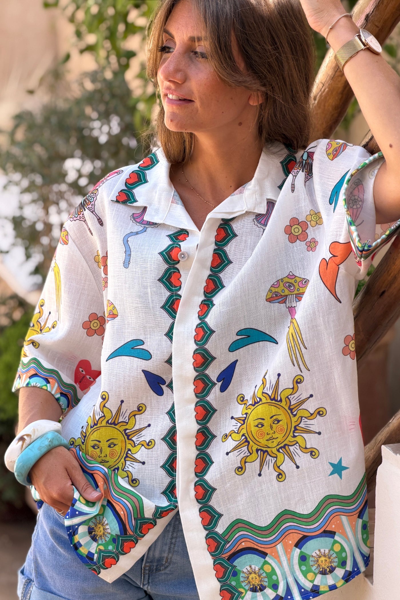 Chemise blanche imprime symboles colores