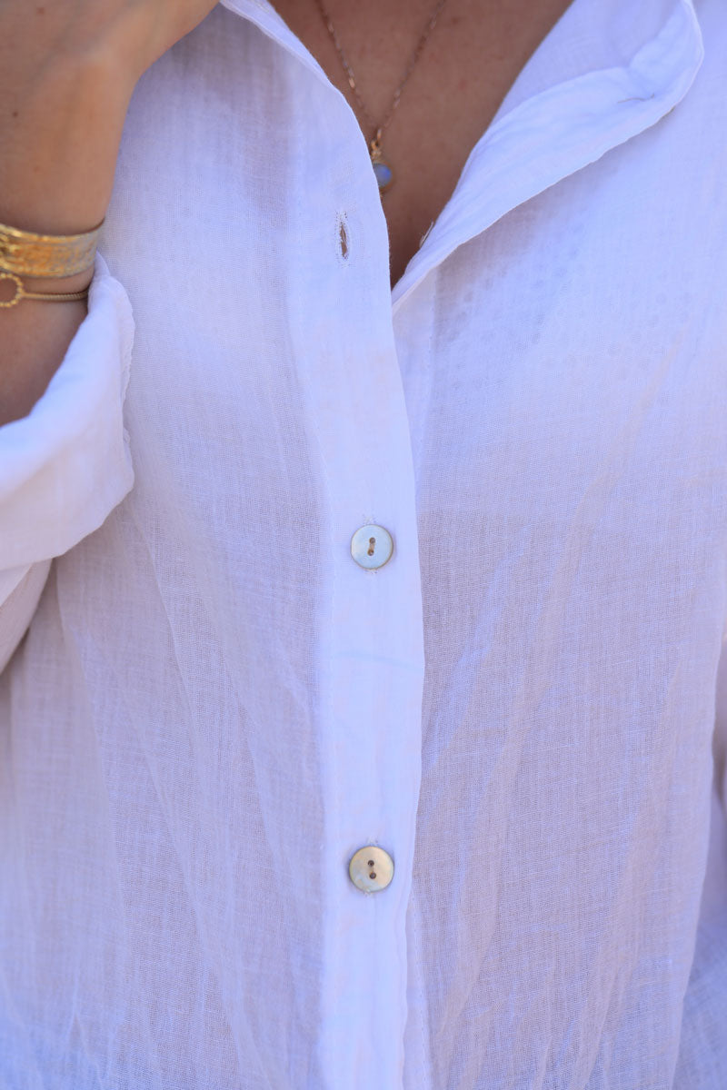 Chemise blanche légère en voile de coton boutons nacrés
