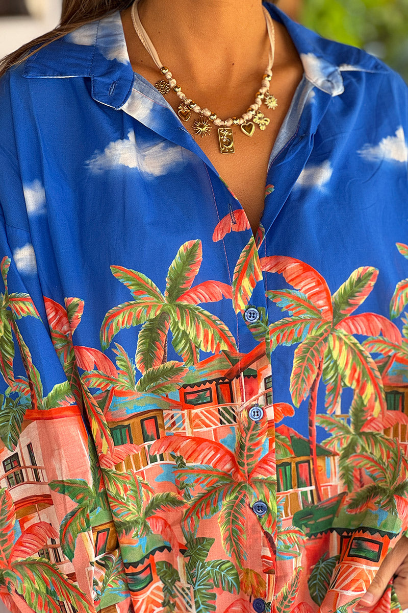Chemise bleu roi imprimé cabanes et palmiers