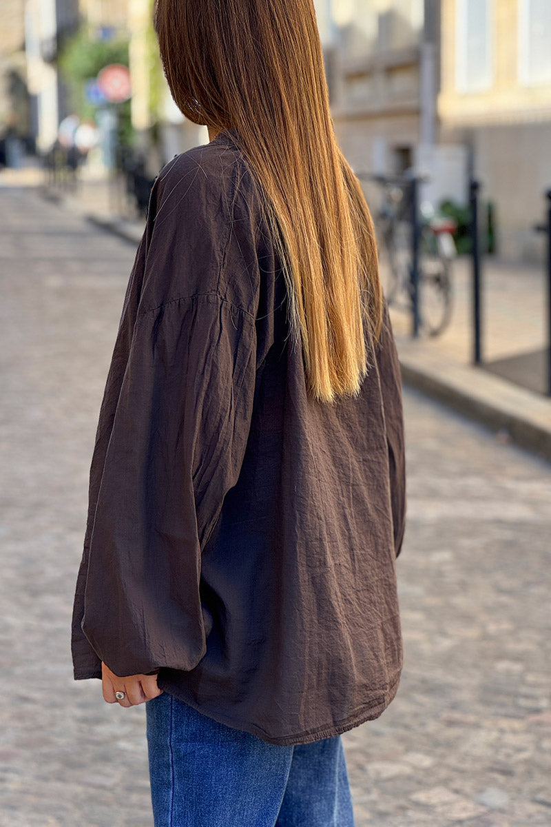 Chemise coton marron coupe large et loose
