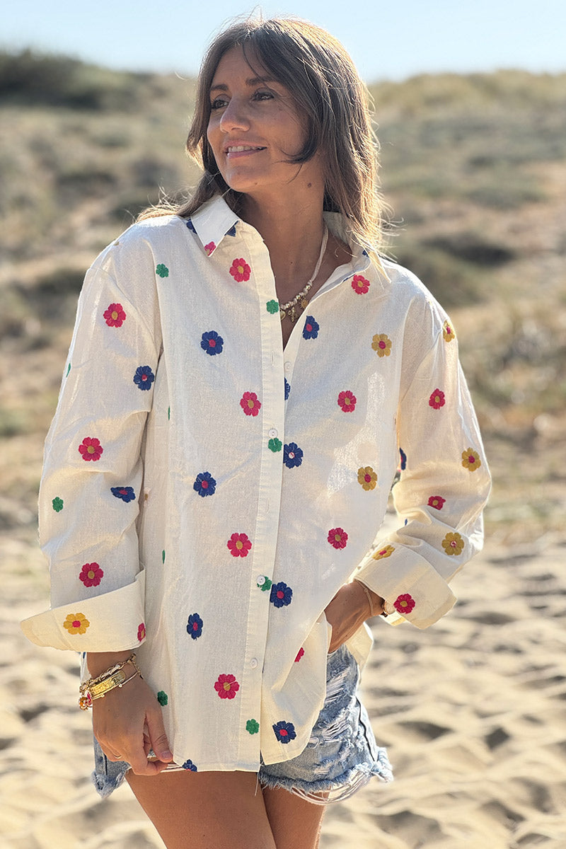Chemise écrue en coton broderies petites fleurs multicolores