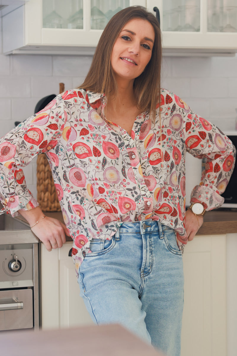 Camisa color crudo claro con tacto seda y estampado de flores rosas