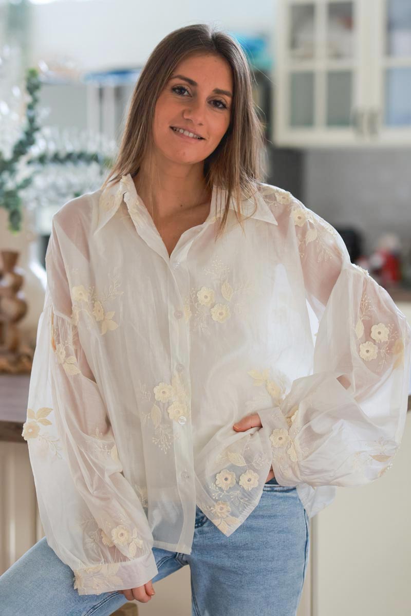 Chemise écrue légère voilage toucher soie broderie fleurs