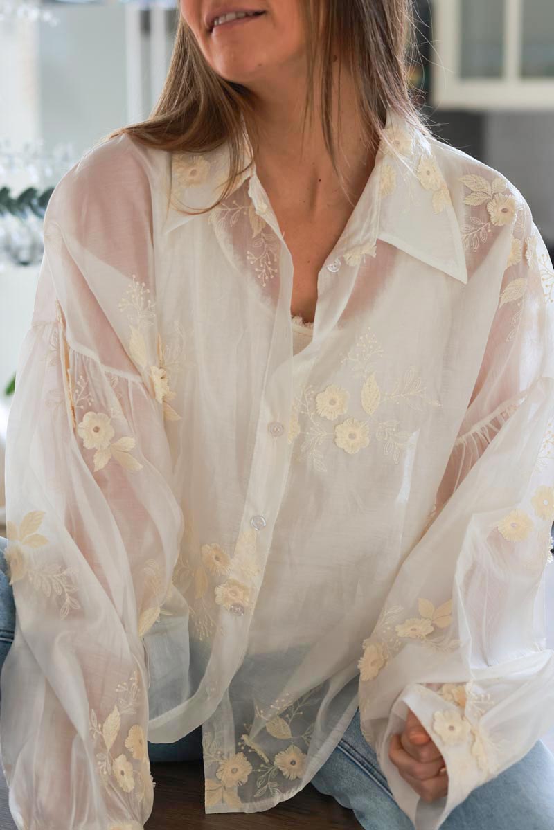 Chemise écrue légère voilage toucher soie broderie fleurs