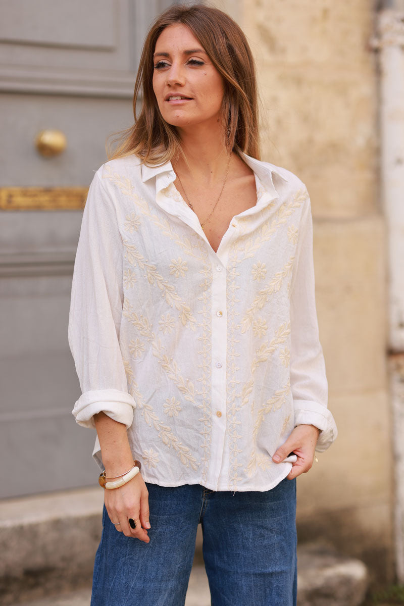 Camisa de algodón blanco roto con bordado de flores