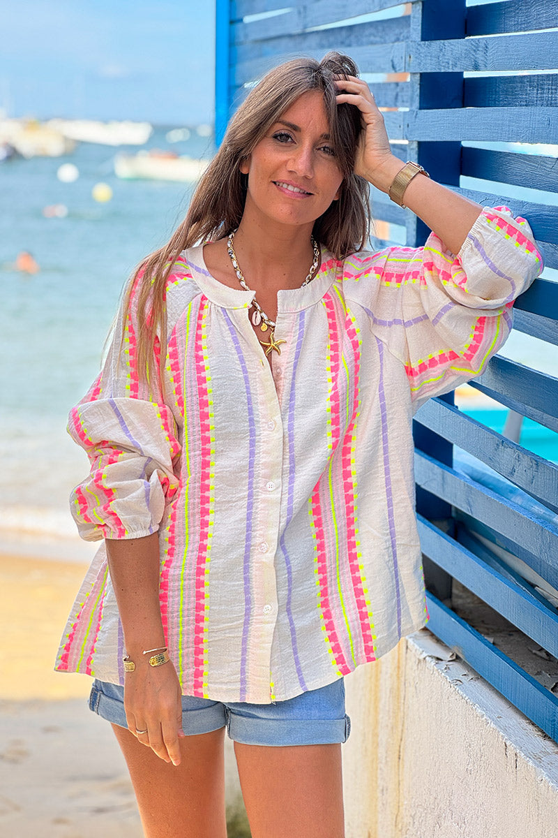 Chemise en coton broderie ethnique fluo effet piqué