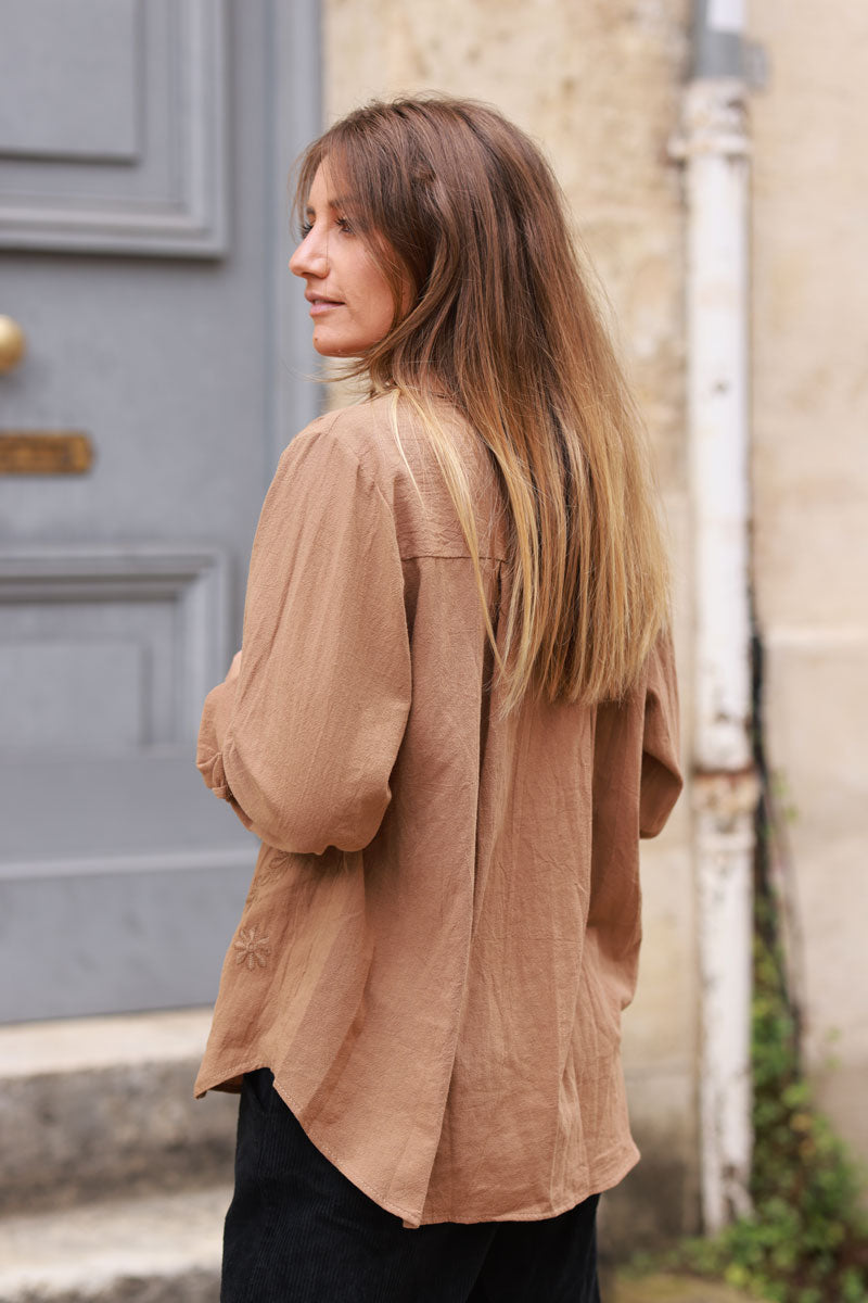 Chemise en coton camel broderie fleurs