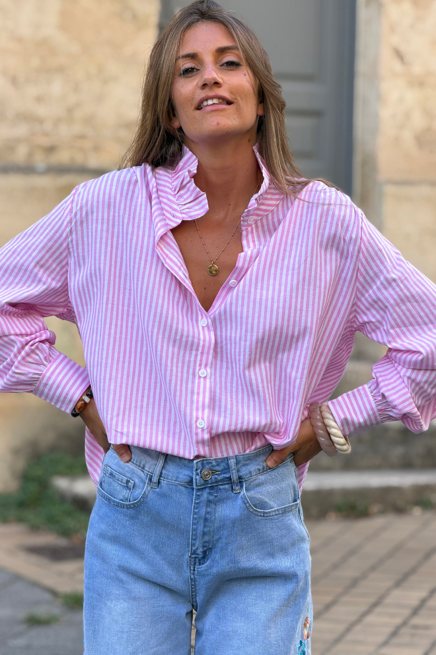 Chemise en coton rayures roses col victorien froufrous