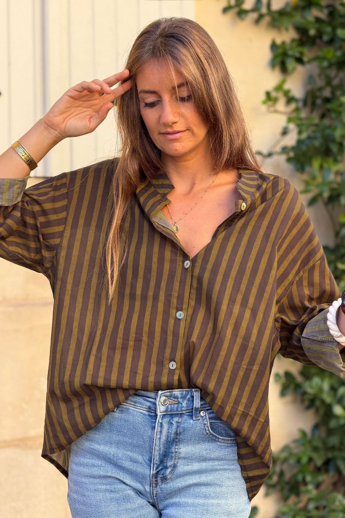Chemise en coton sans col imprimé rayures olive et marron
