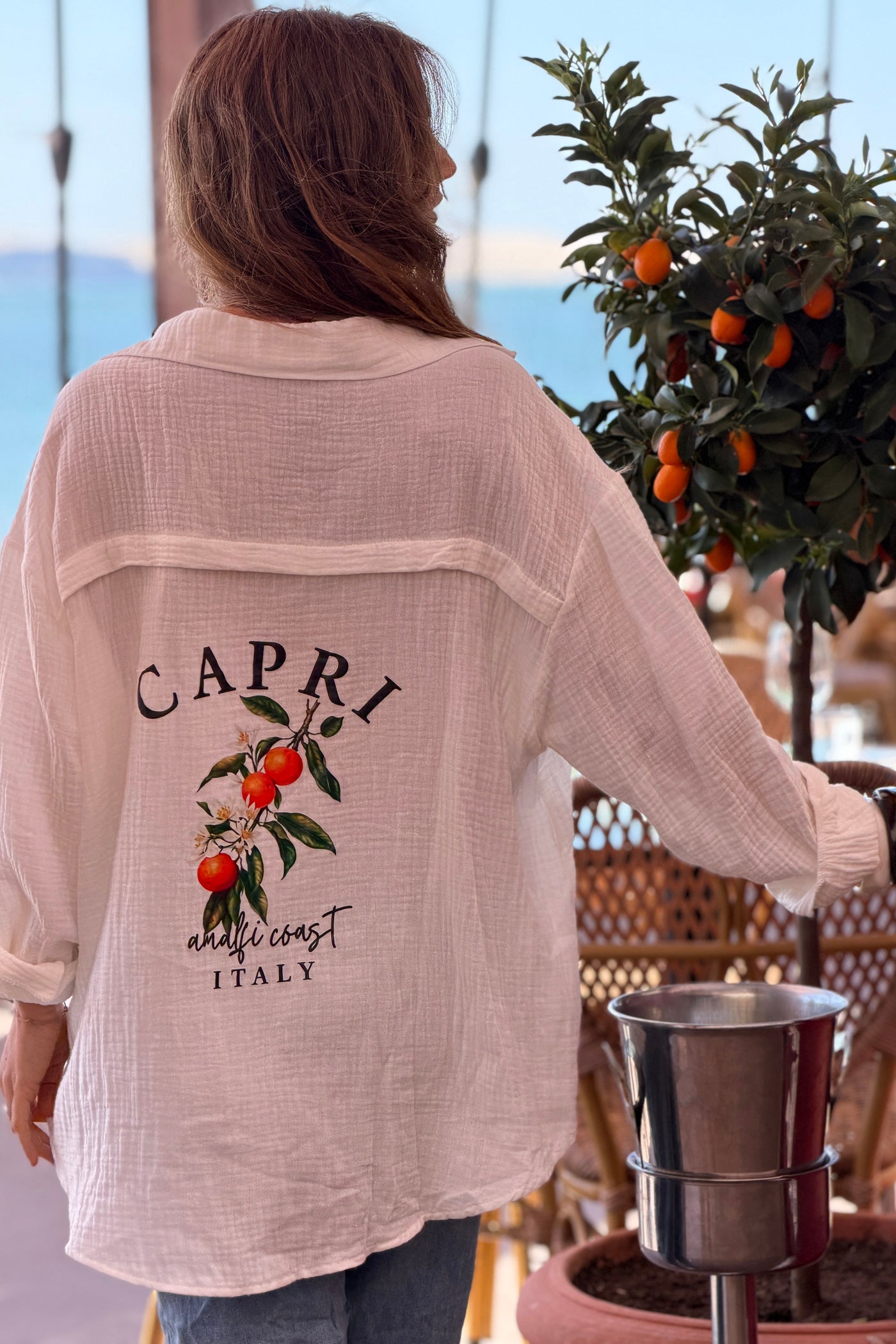 Chemise en gaze de coton blanc cassé dos imprimé Capri Amalfi Coast Italy oranges