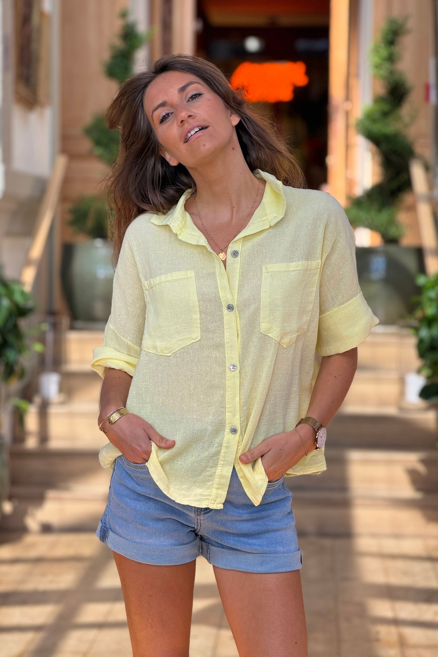 Chemise jaune délavé souple en coton manches 3/4 et grandes poches