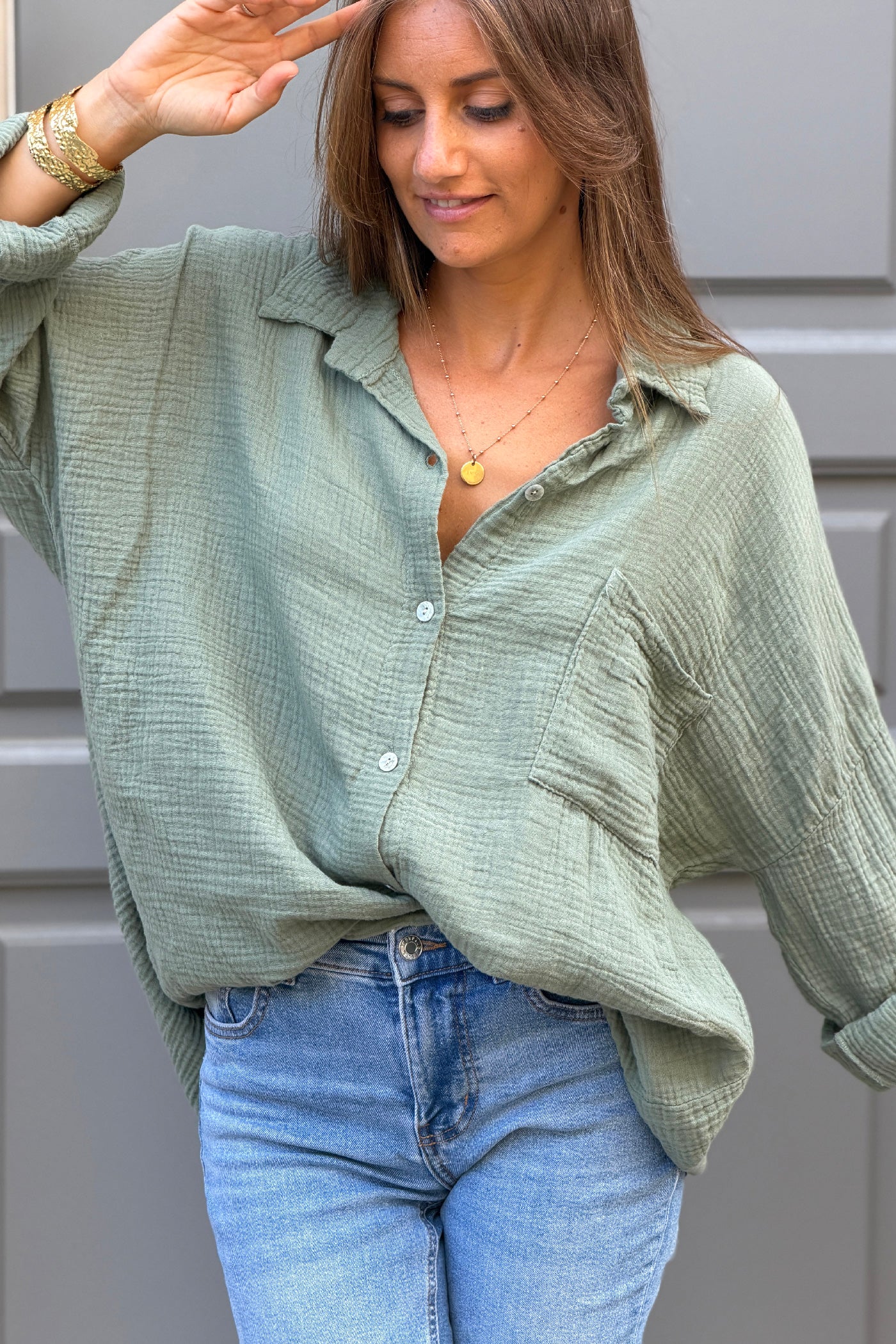 Chemise kaki en gaze de coton large avec poche