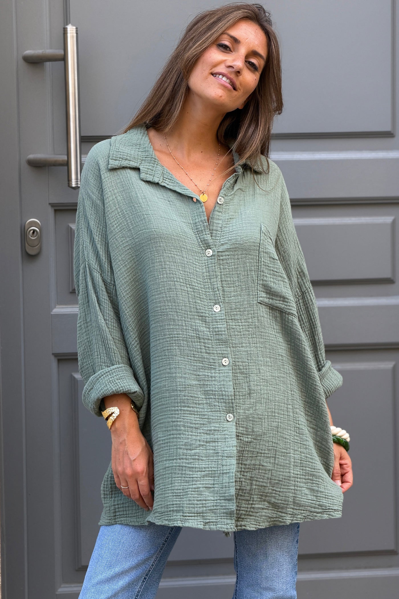 Chemise kaki en gaze de coton large avec poche