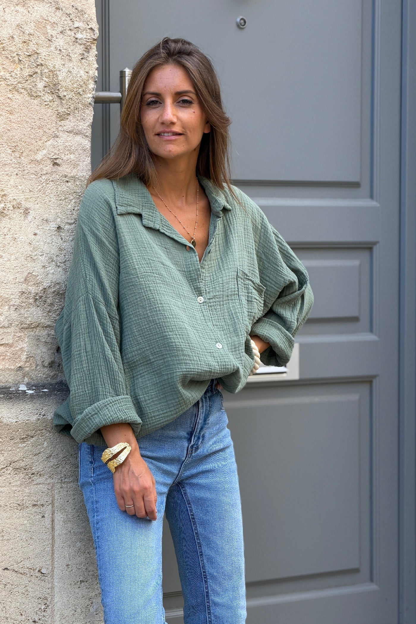 Chemise kaki en gaze de coton large avec poche