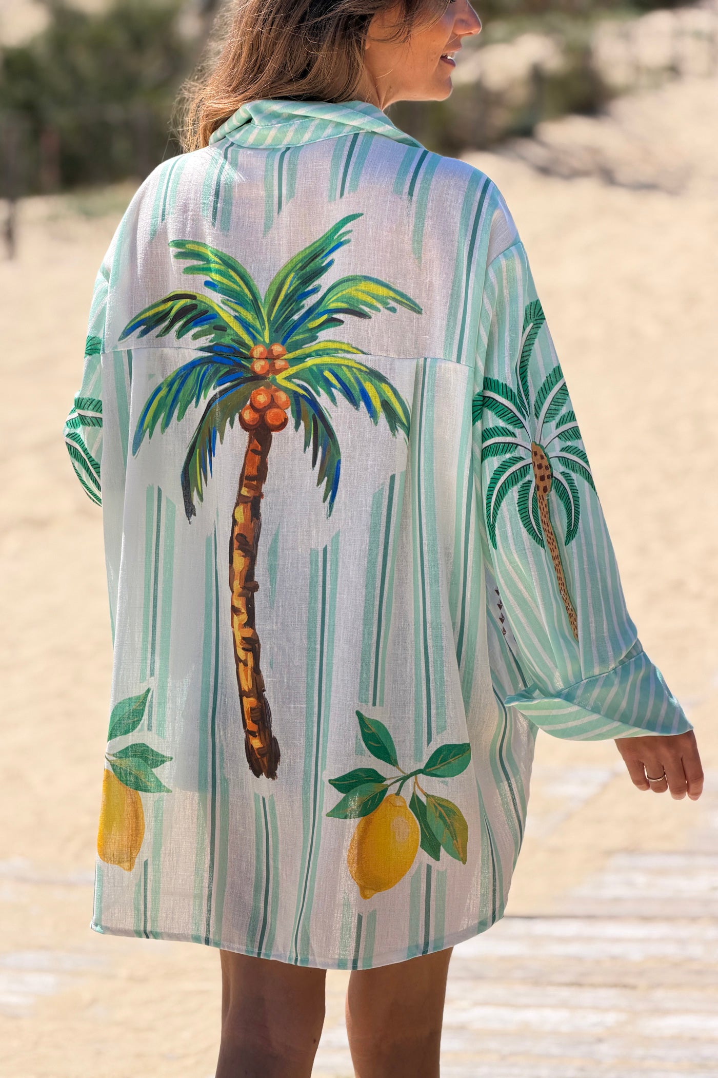 Chemise large imprimé rayures vert d'eau soleil fleurs et palmiers
