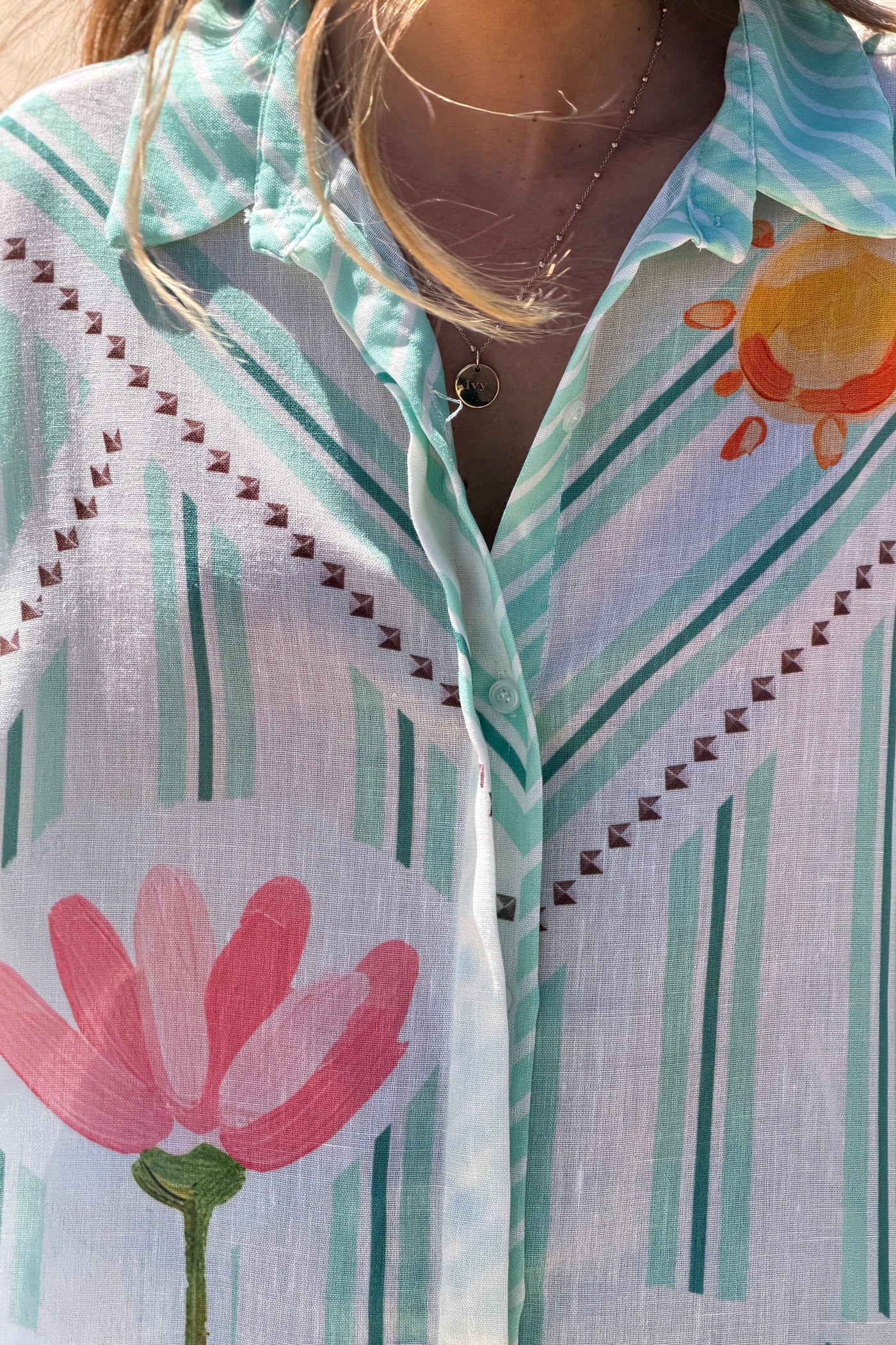 Chemise large imprimé rayures vert d'eau soleil fleurs et palmiers