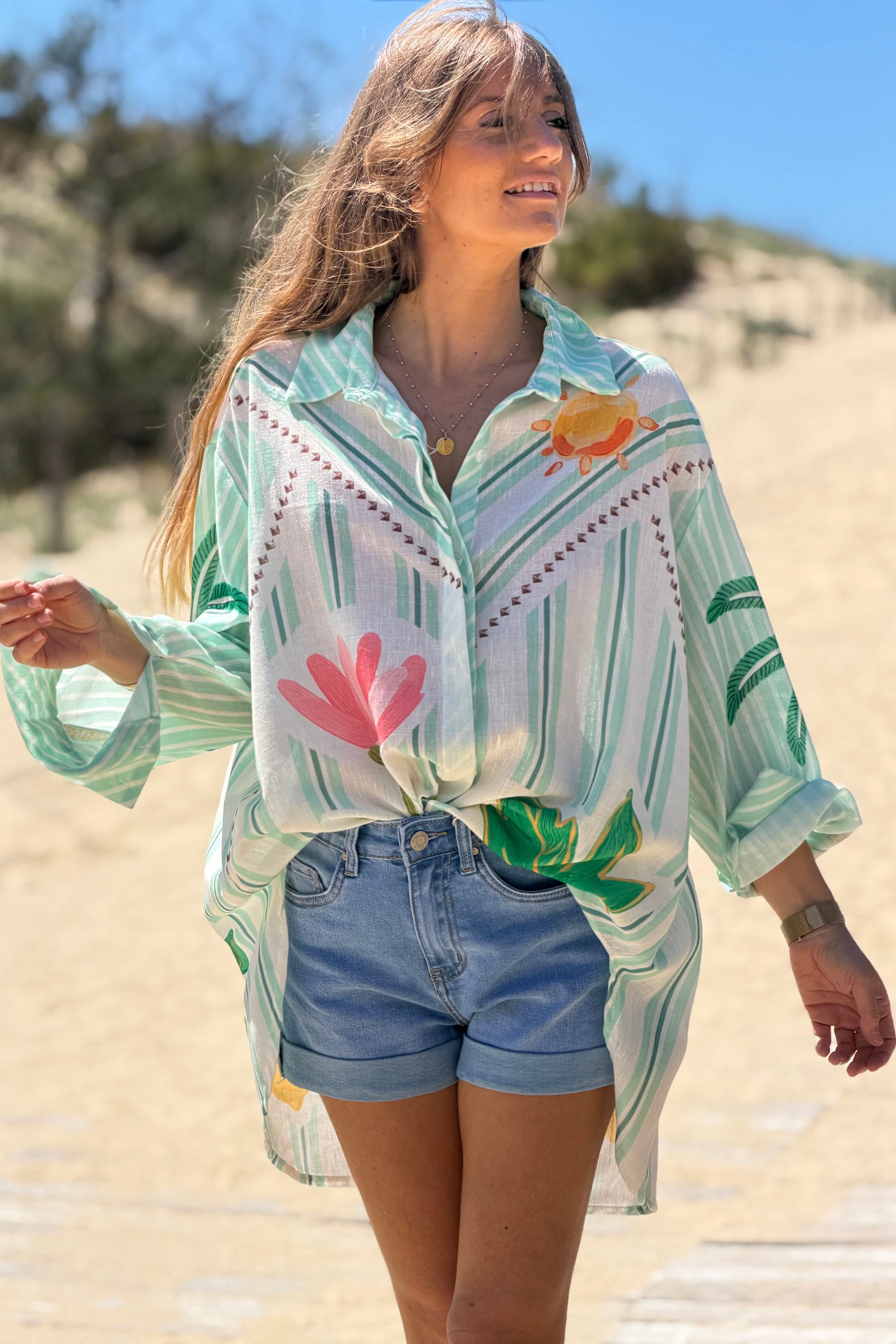 Chemise large imprimé rayures vert d'eau soleil fleurs et palmiers