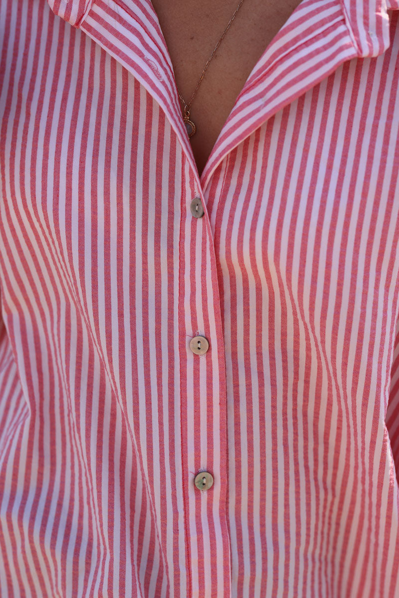 Camisa ancha holgada y ligera con rayas rosas, mangas pequeñas