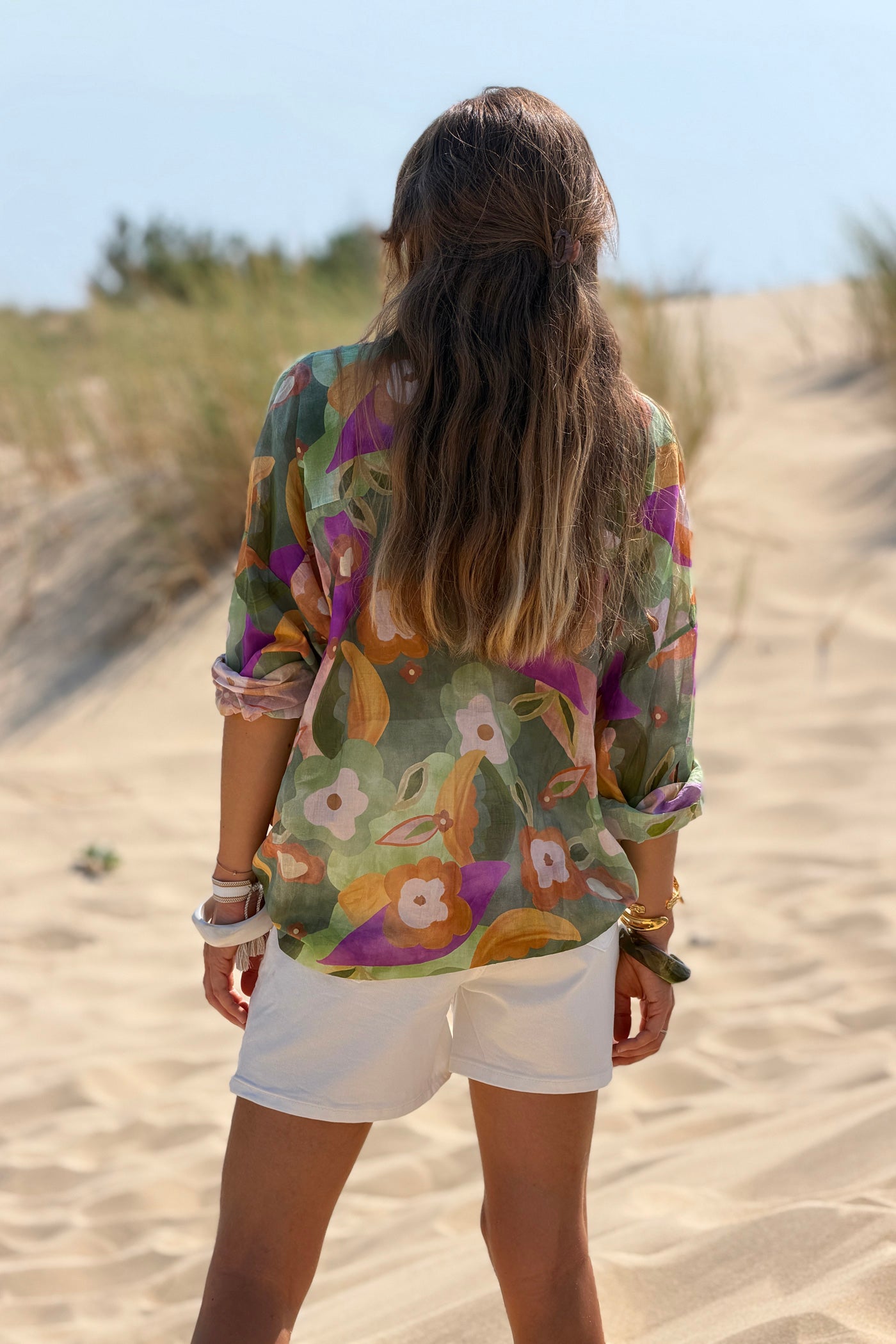 Chemise légère kaki en voile de coton imprimé fleurs peinture aquarelle