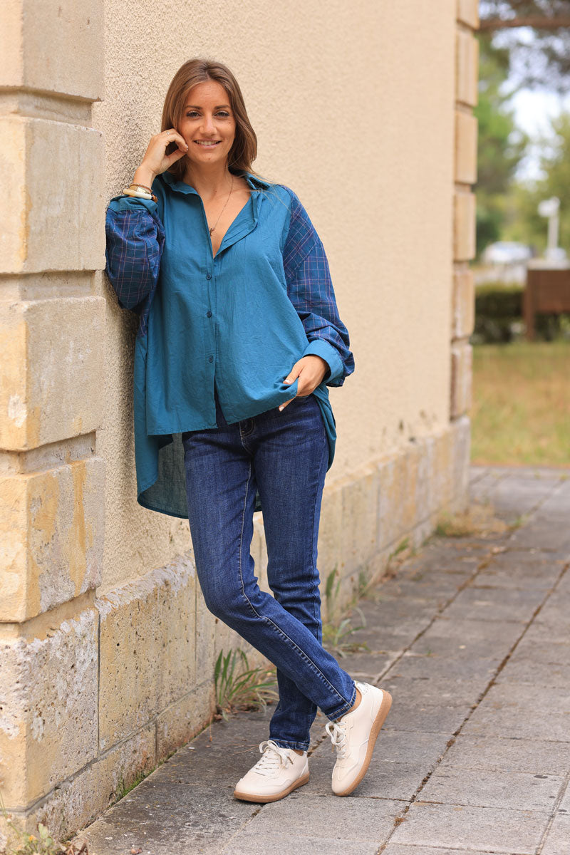 Camisa holgada azul pato con mangas de cuadros tartán