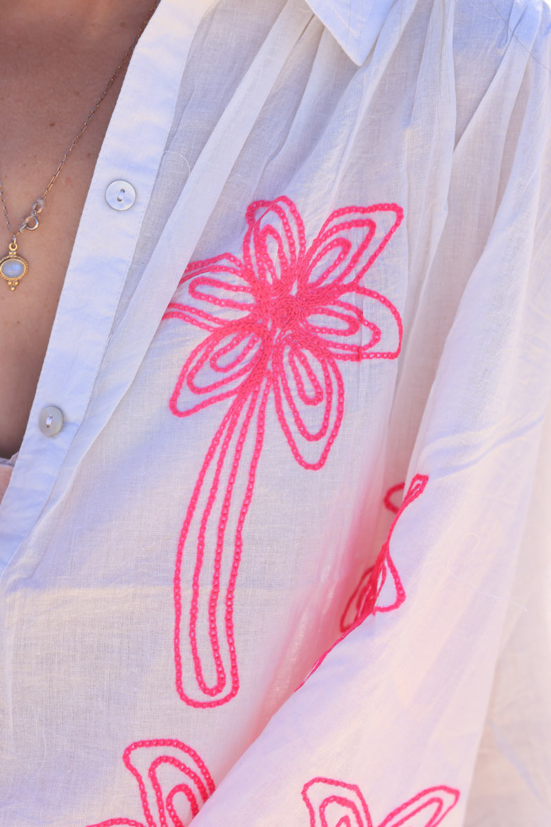 Camisa holgada de algodón blanco roto con bordado de palmeras fucsia