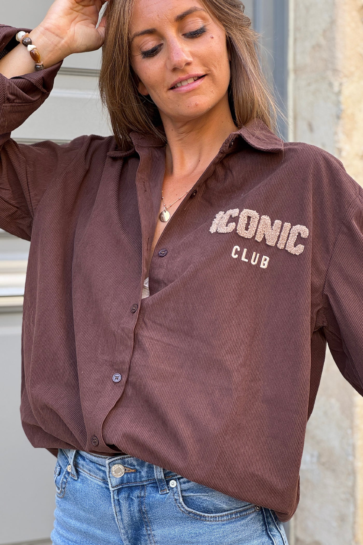 Chemise loose en velours côtelé marron broderie Iconic taupe