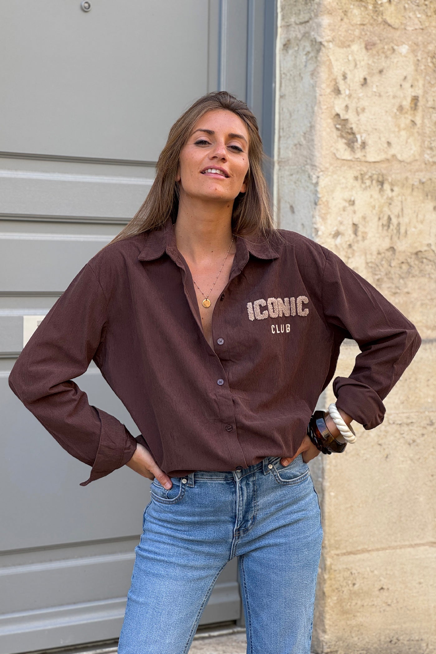 Chemise loose en velours côtelé marron broderie Iconic taupe