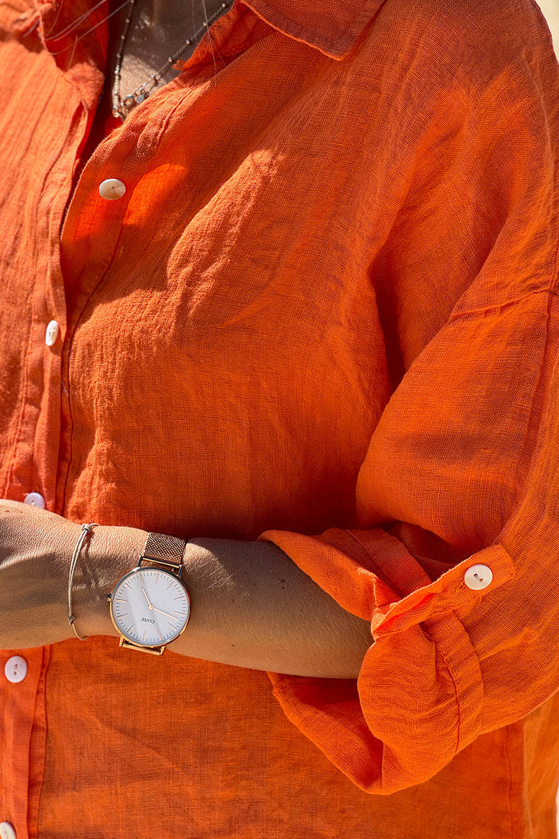 Camisa de lino naranja con botones de nácar