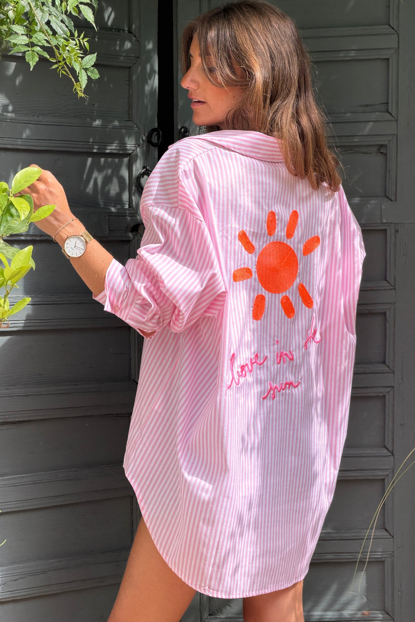 Chemise rayée rose broderie soleil Love in the sun au dos