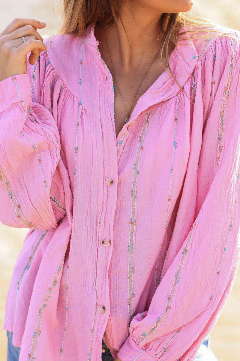 Camisa de algodón efecto piqué rosa con rayas de hilo dorado y multicolor