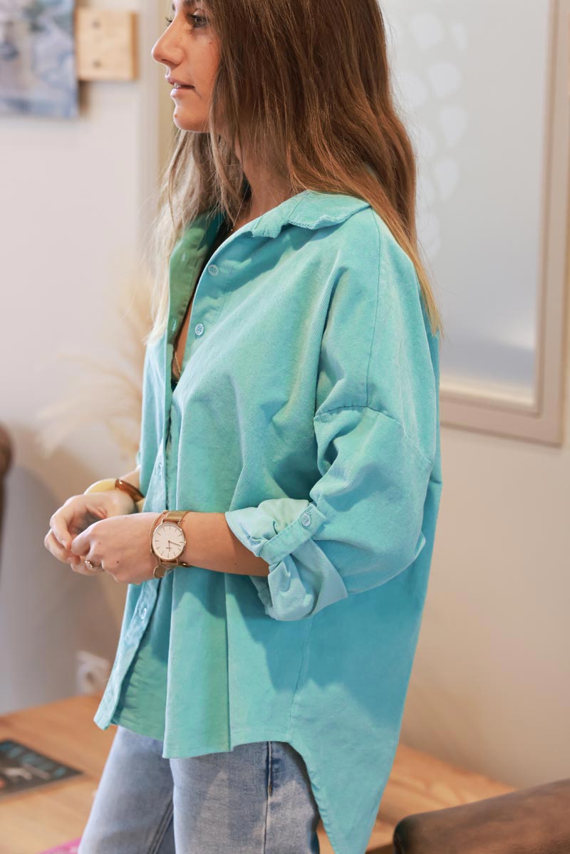 Chemise turquoise en velours côtelé fin