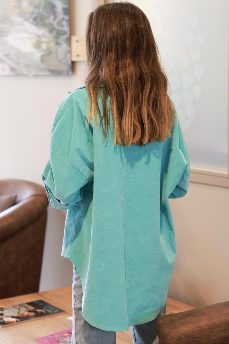 Chemise turquoise en velours côtelé fin