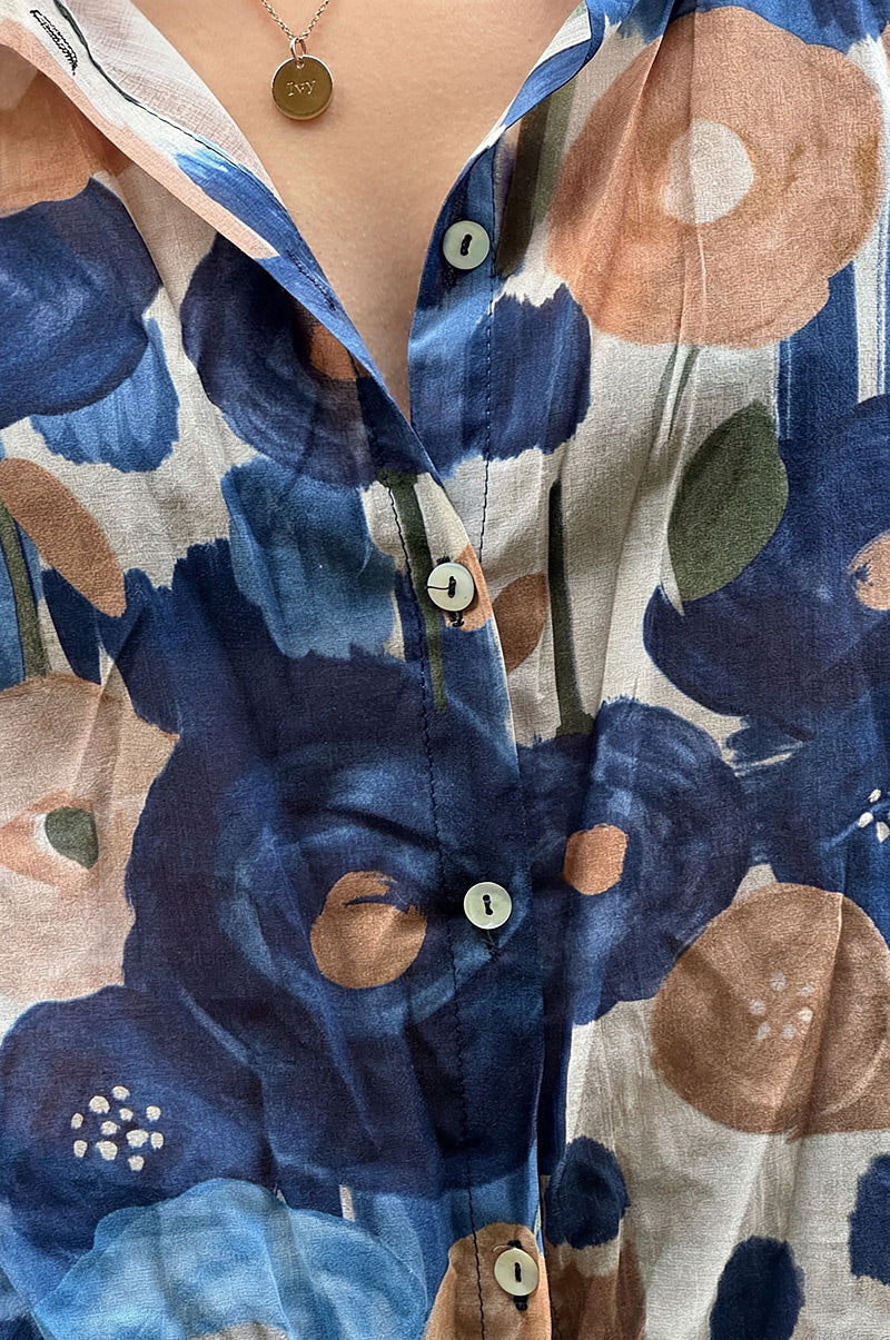 Chemise voile de coton imprime fleurs peinture aquarelle tons bleus