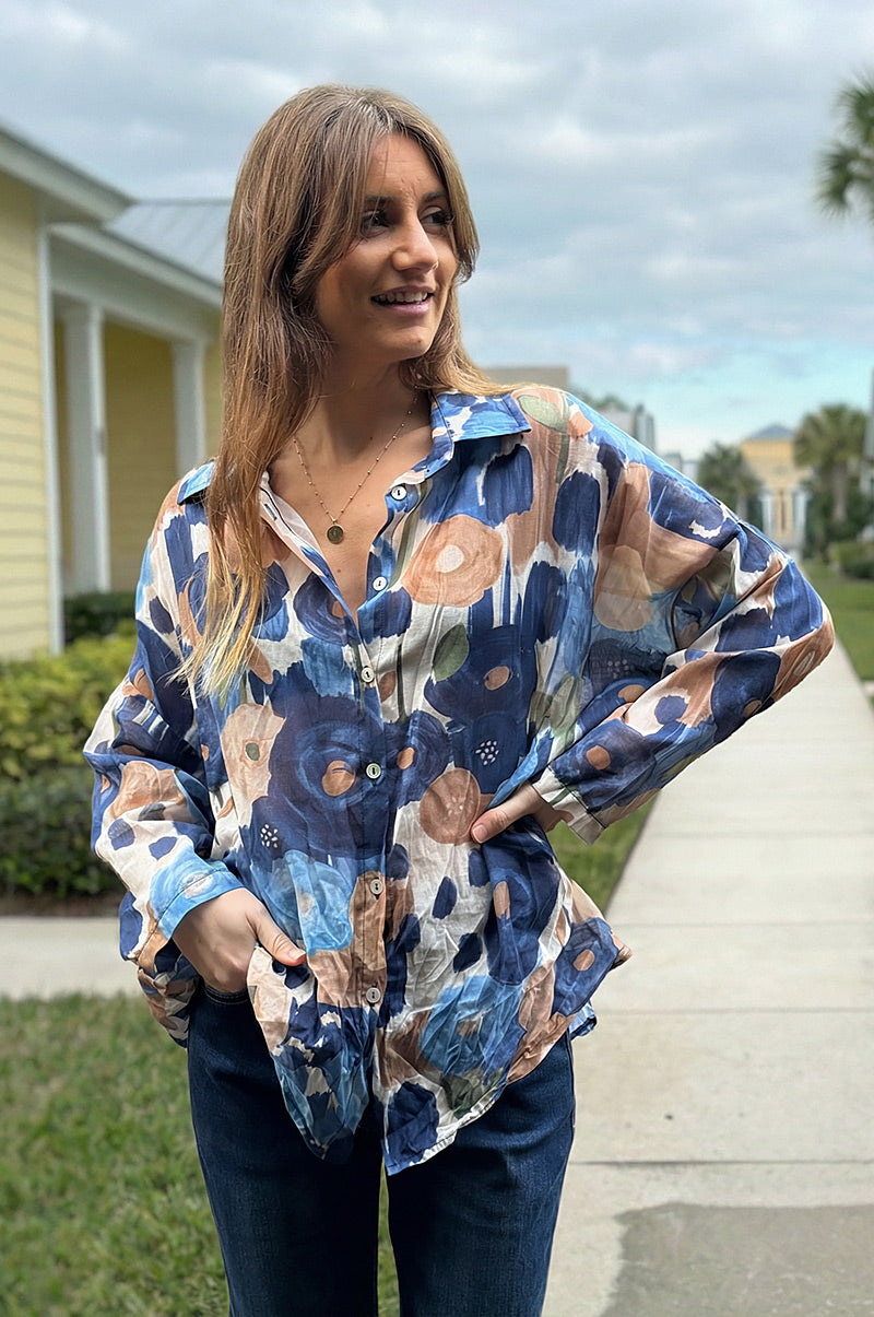 Chemise voile de coton imprime fleurs peinture aquarelle tons bleus