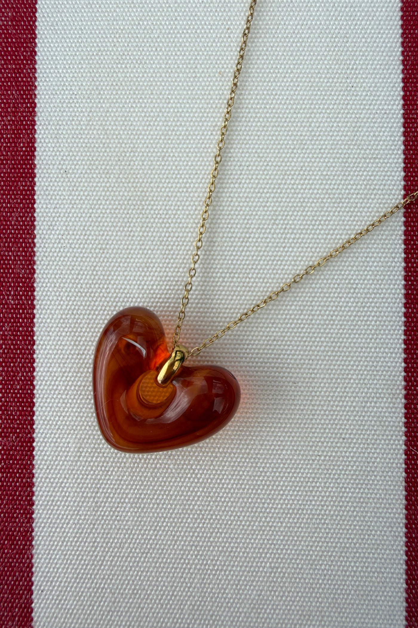 Collier chaine dorée pendentif coeur acetate marron écaille
