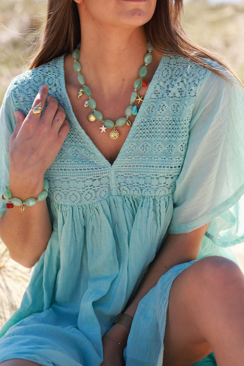Collier en perles résines turquoise style pierres breloques étoiles coquillages
