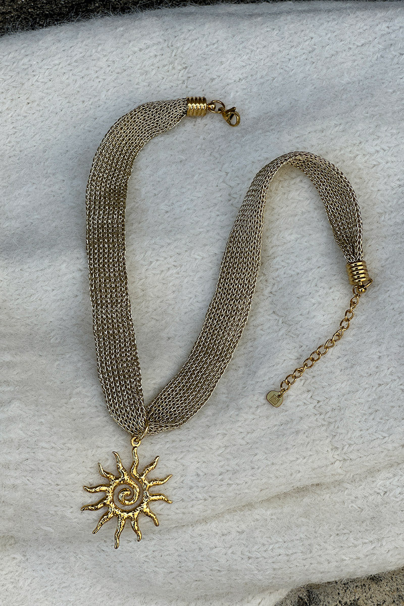 Collier en tissu petite maille dorée pendentif soleil gold