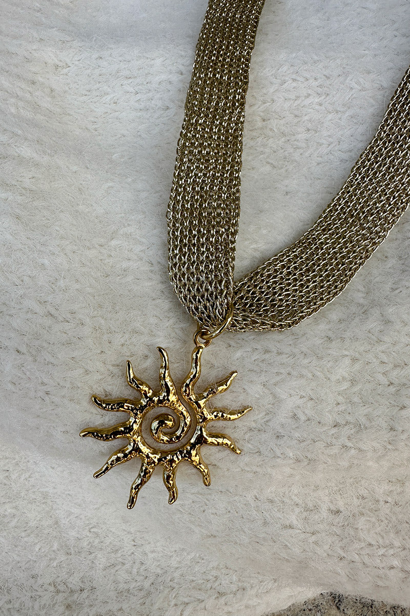 Collier en tissu petite maille dorée pendentif soleil gold