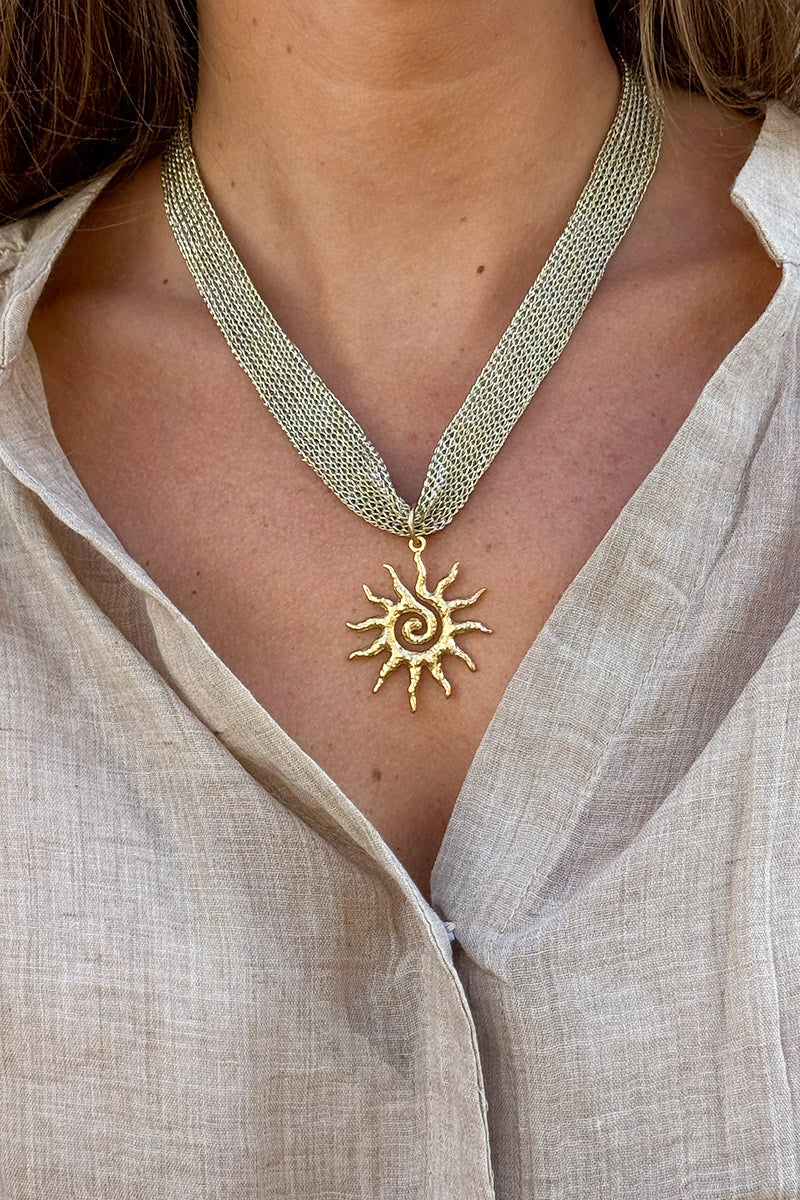 Collier en tissu petite maille dorée pendentif soleil gold